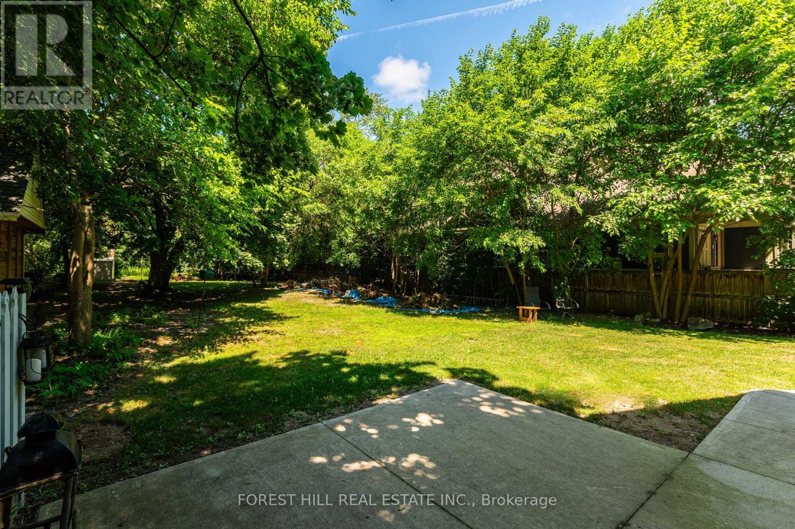 Photo 8 of 1207 Lorne Park Coachhous Road, Mississauga ON