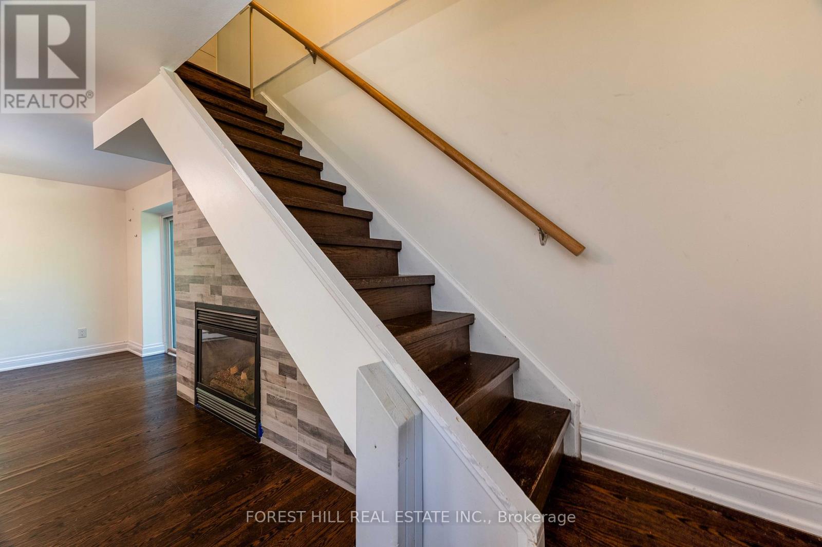 Photo 20 of 1207 Lorne Park Coachhous Road, Mississauga ON