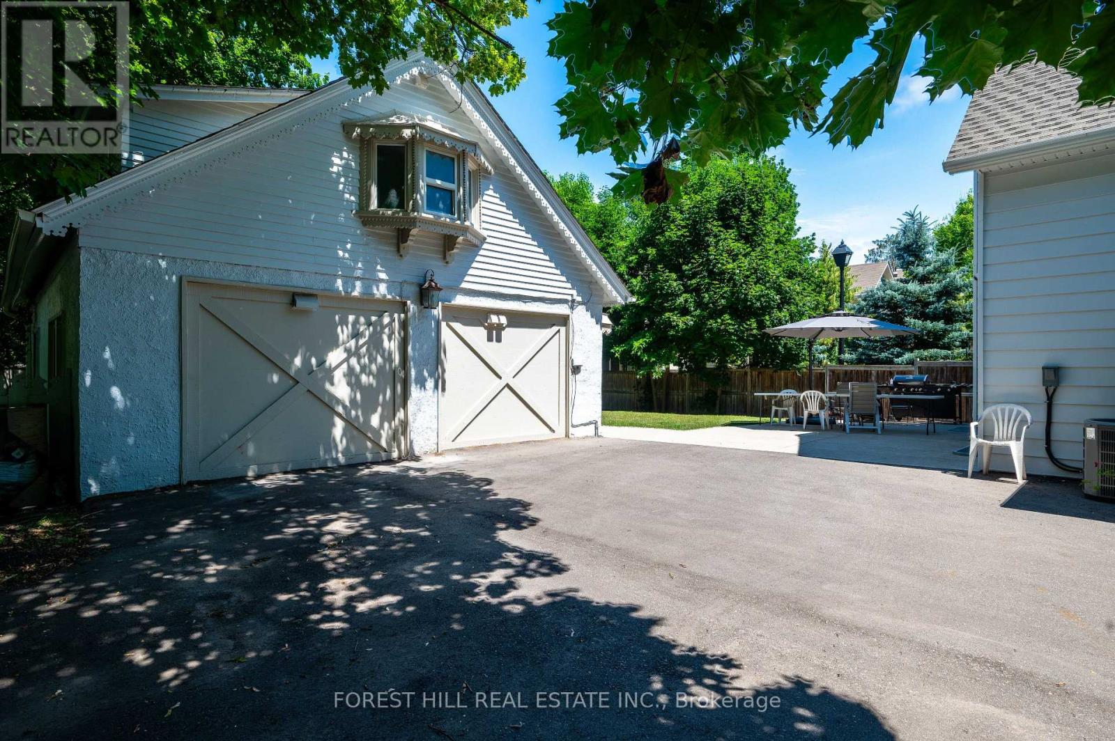 Photo 2 of 1207 Lorne Park Coachhous Road, Mississauga ON