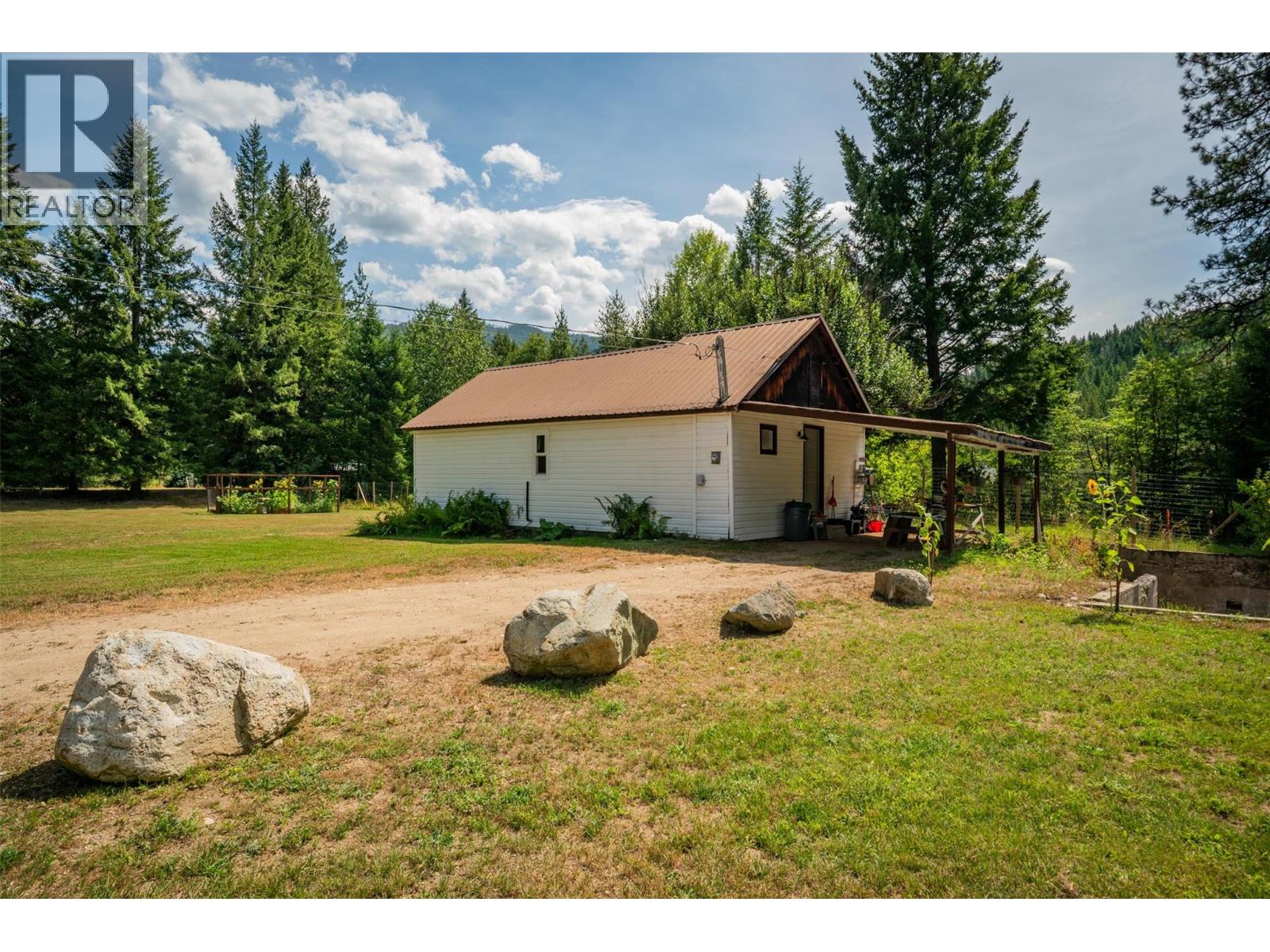 2697 OSACHOFF Road, South Slocan