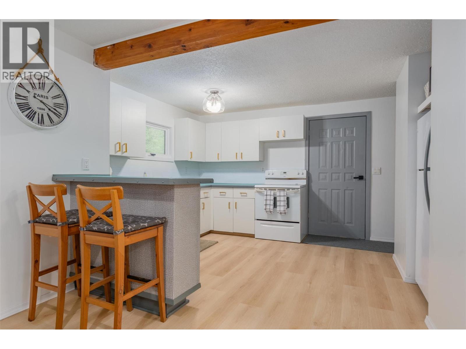 2697 OSACHOFF Road, South Slocan