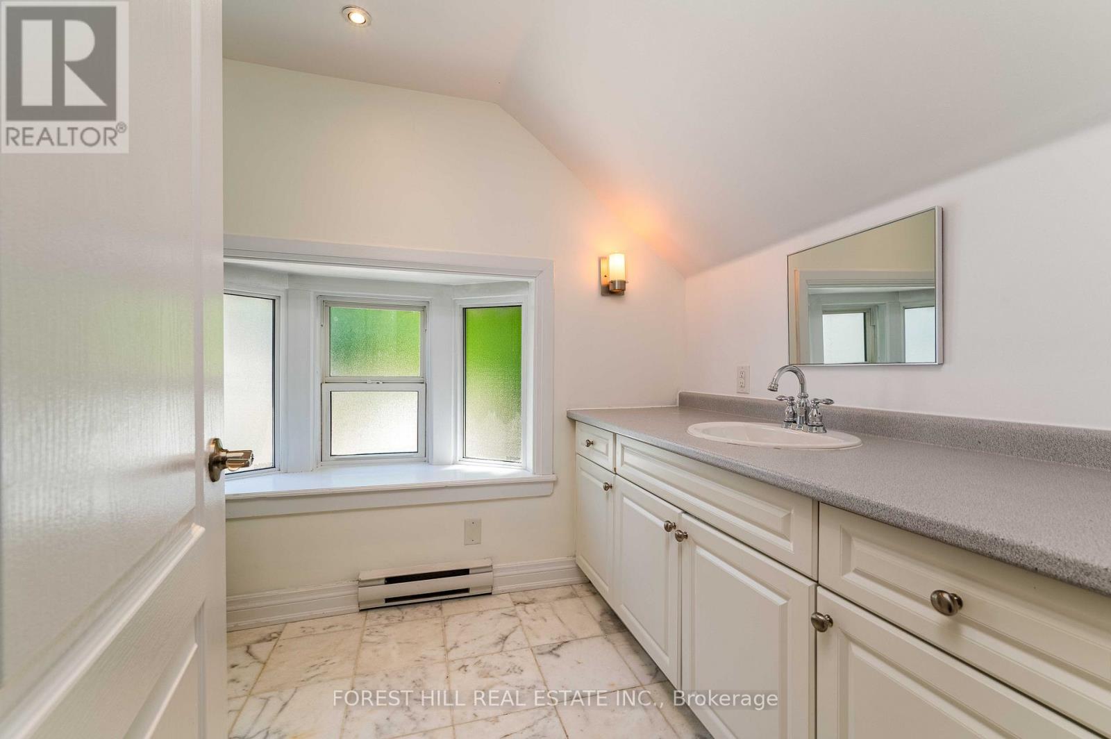 Photo 25 of 1207 Lorne Park Coachhous Road, Mississauga ON