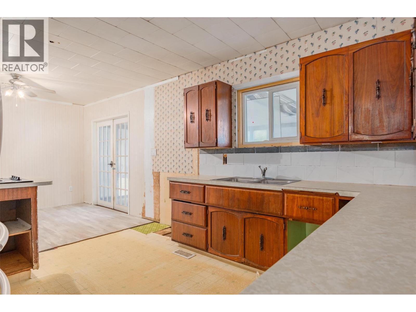 2697 OSACHOFF Road, South Slocan