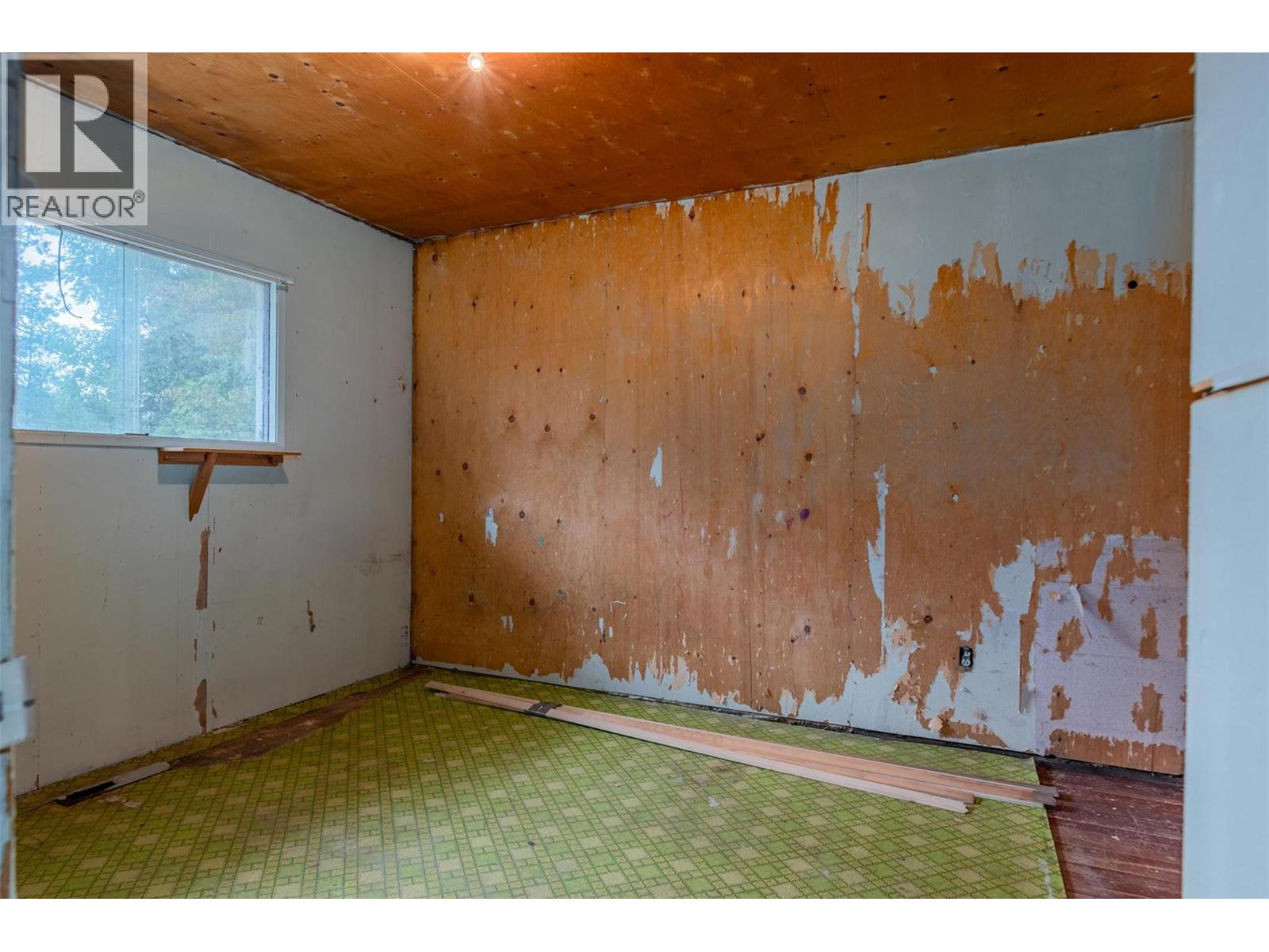 2697 OSACHOFF Road, South Slocan