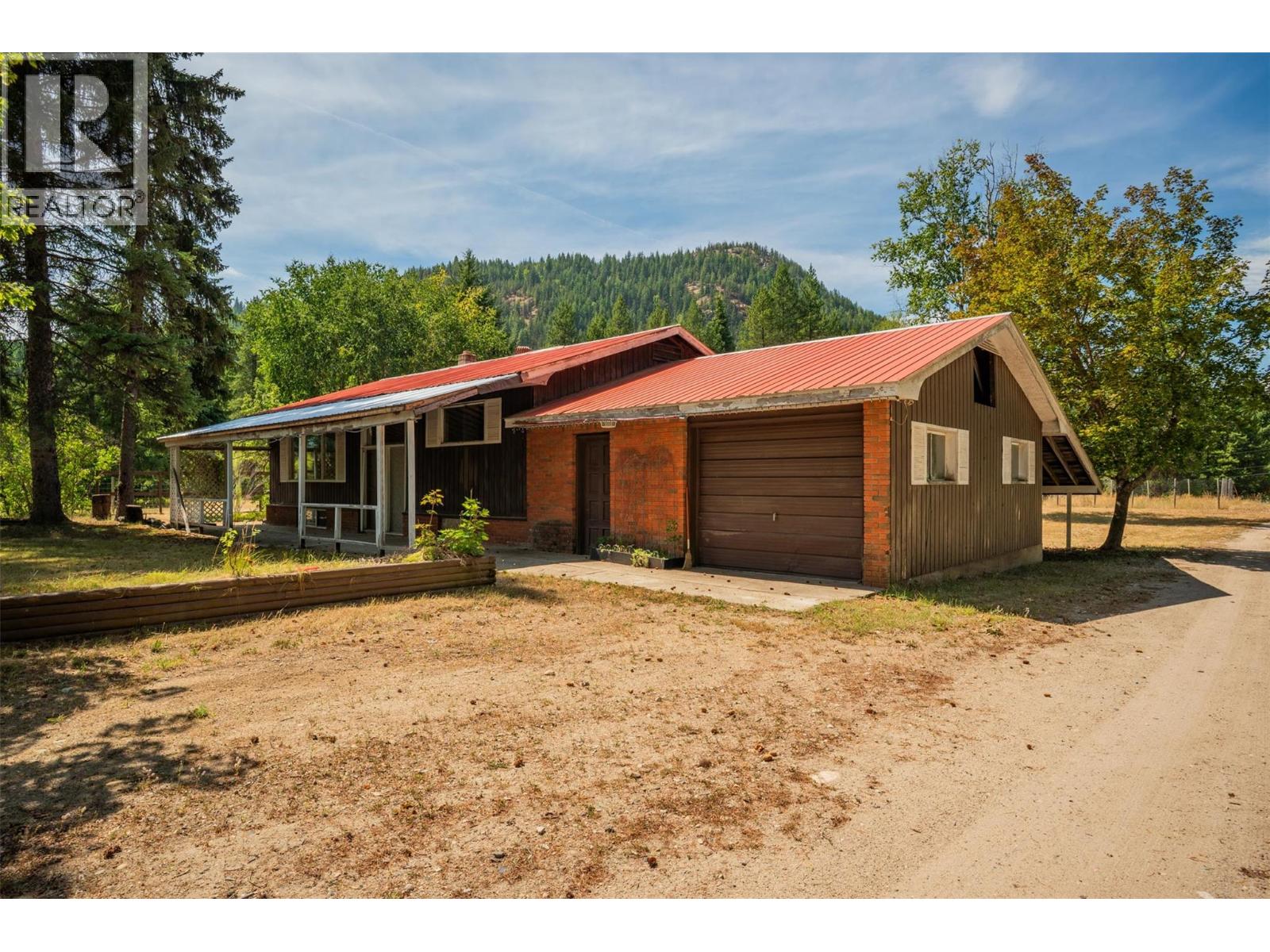2697 OSACHOFF Road, South Slocan