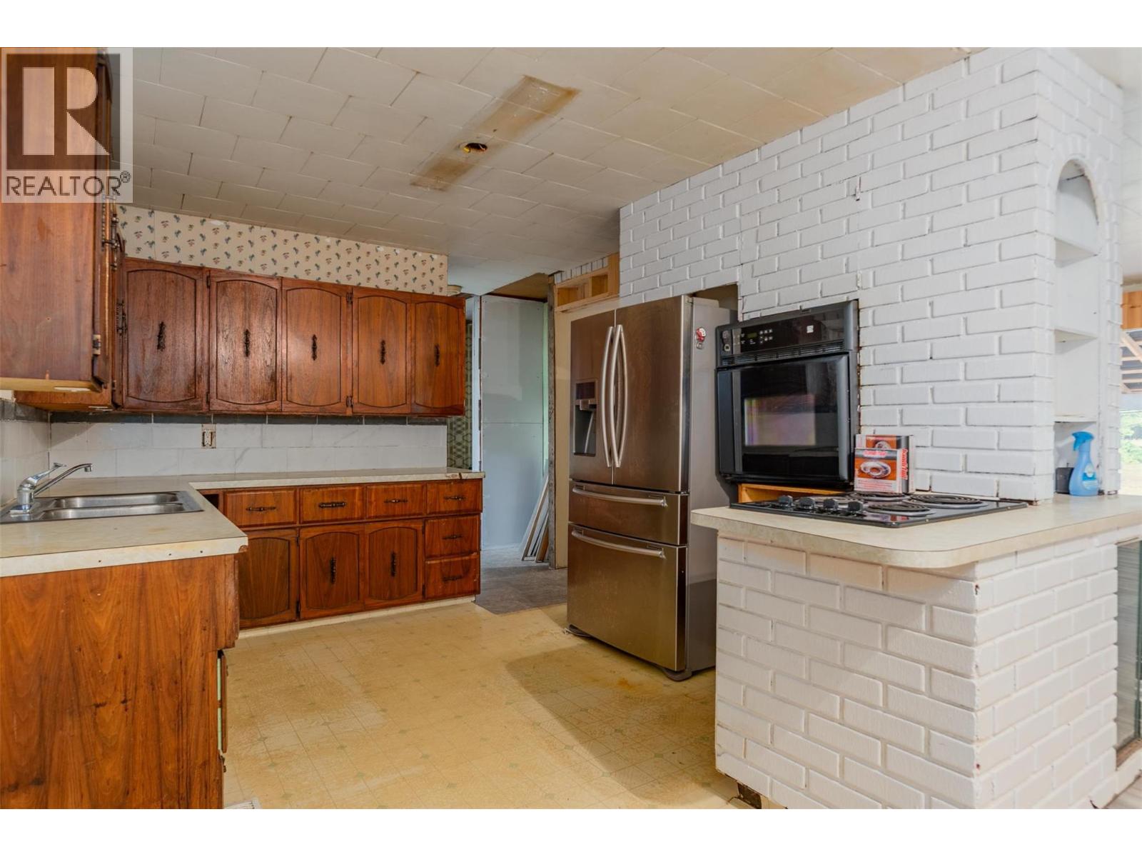 2697 OSACHOFF Road, South Slocan