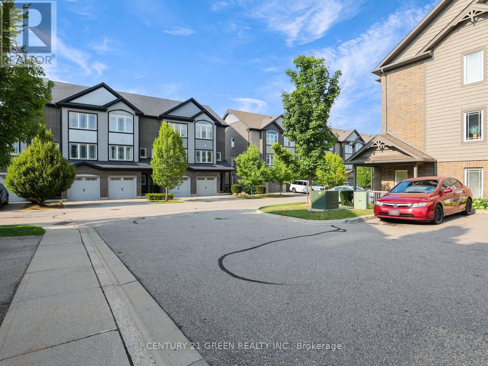 Photo 2 of 11 12 Poplar Drive, Cambridge ON
