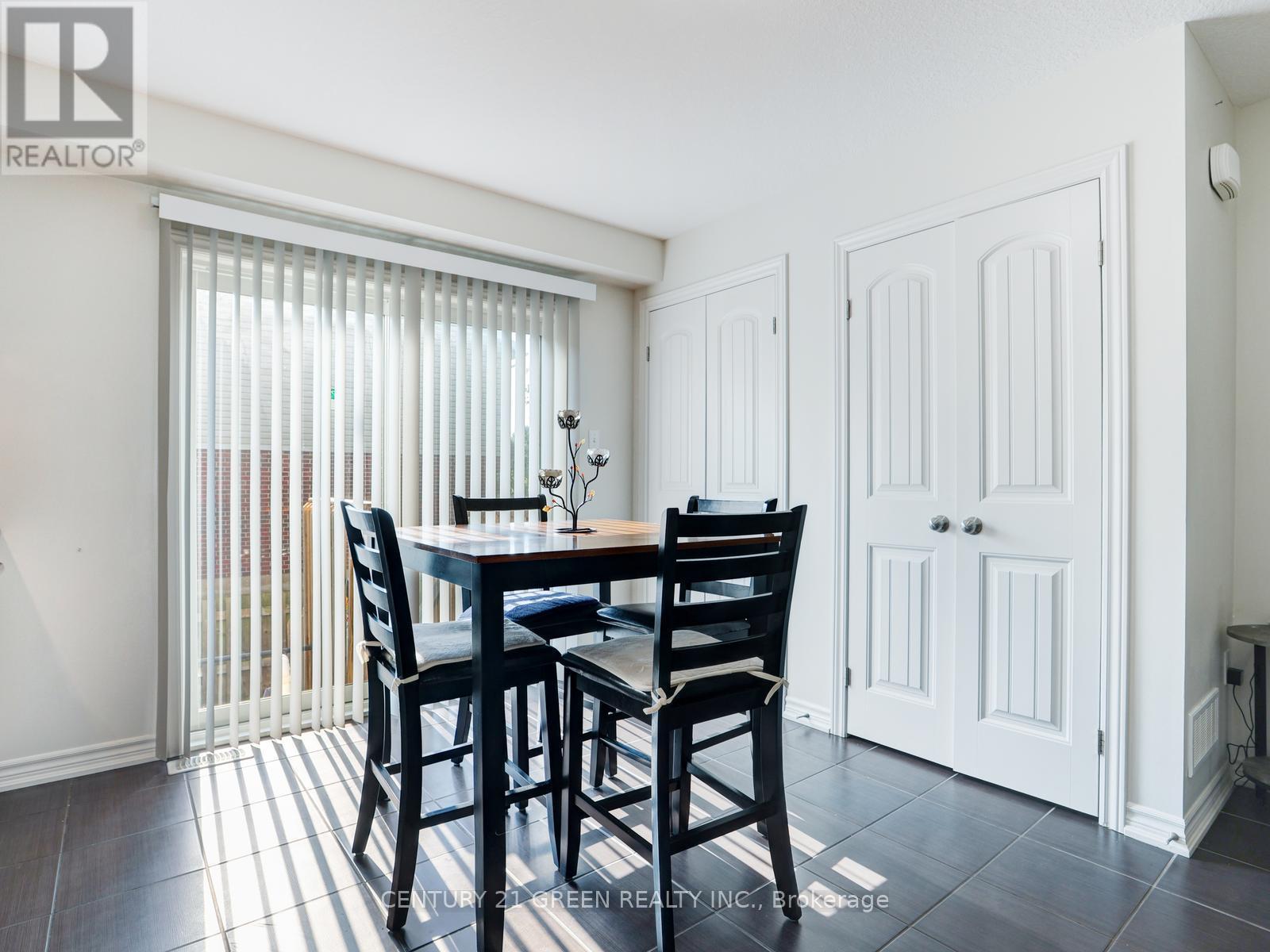 Photo 13 of 11 12 Poplar Drive, Cambridge ON