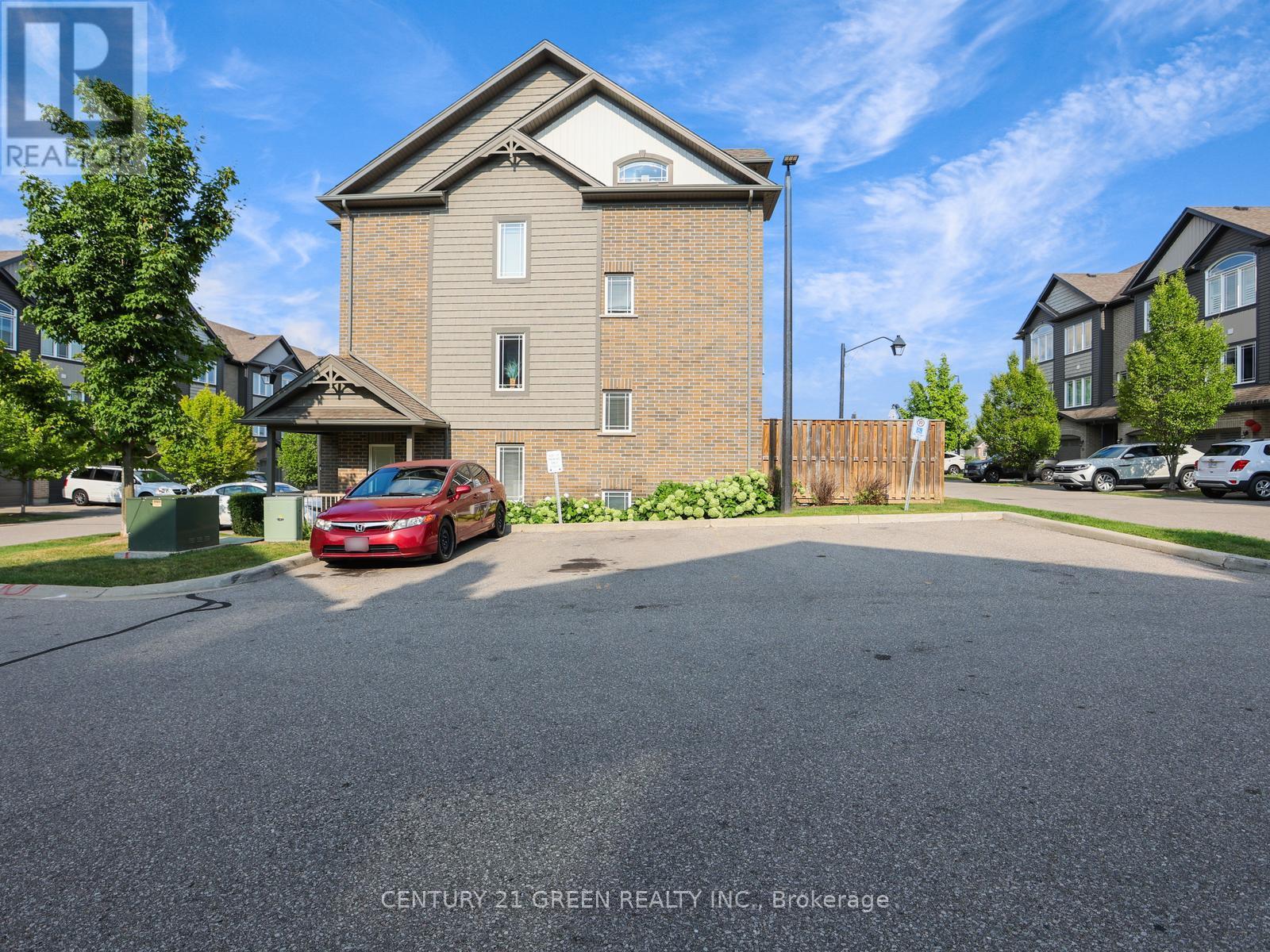 Photo 4 of 11 12 Poplar Drive, Cambridge ON