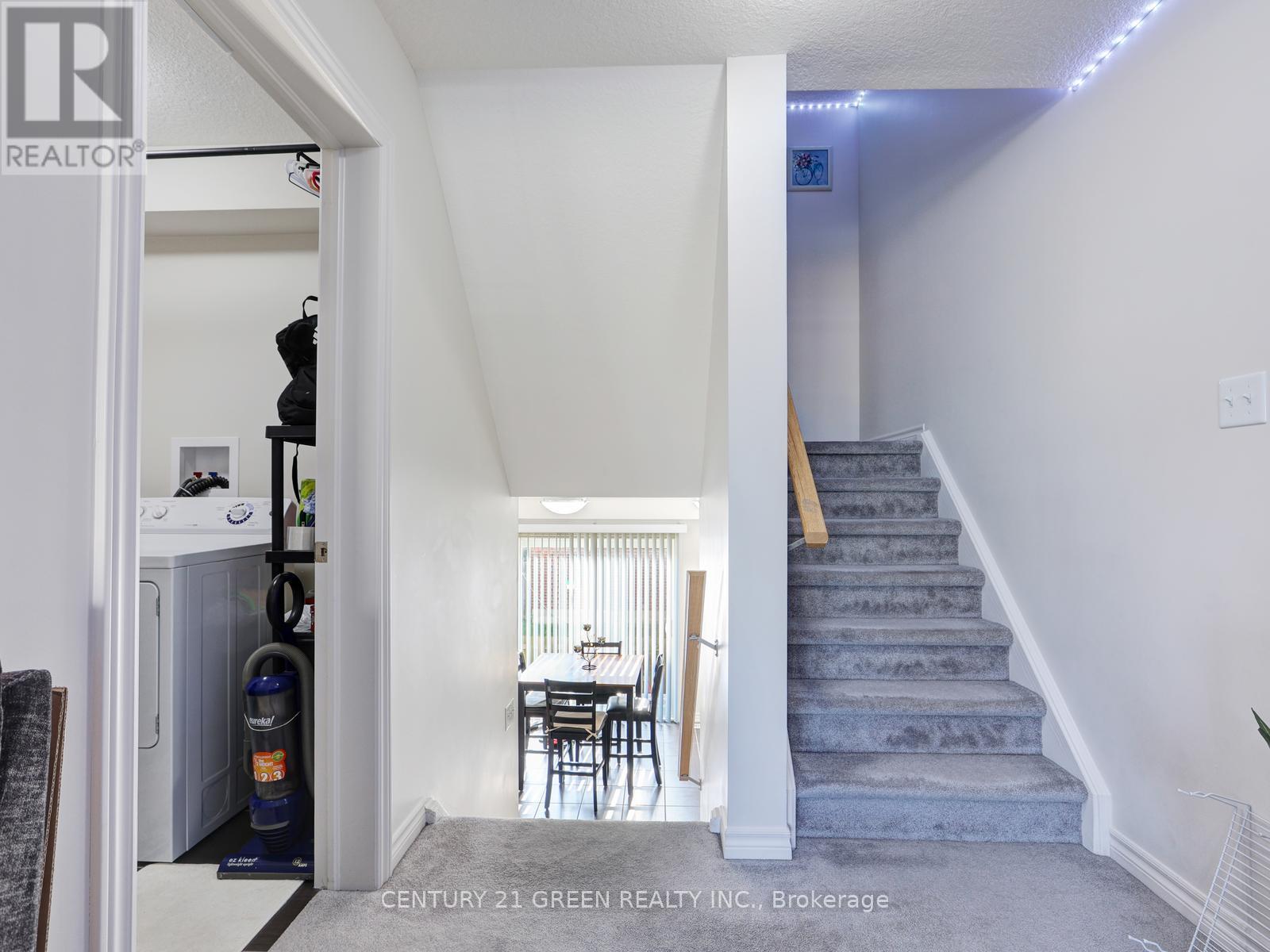 Photo 21 of 11 12 Poplar Drive, Cambridge ON