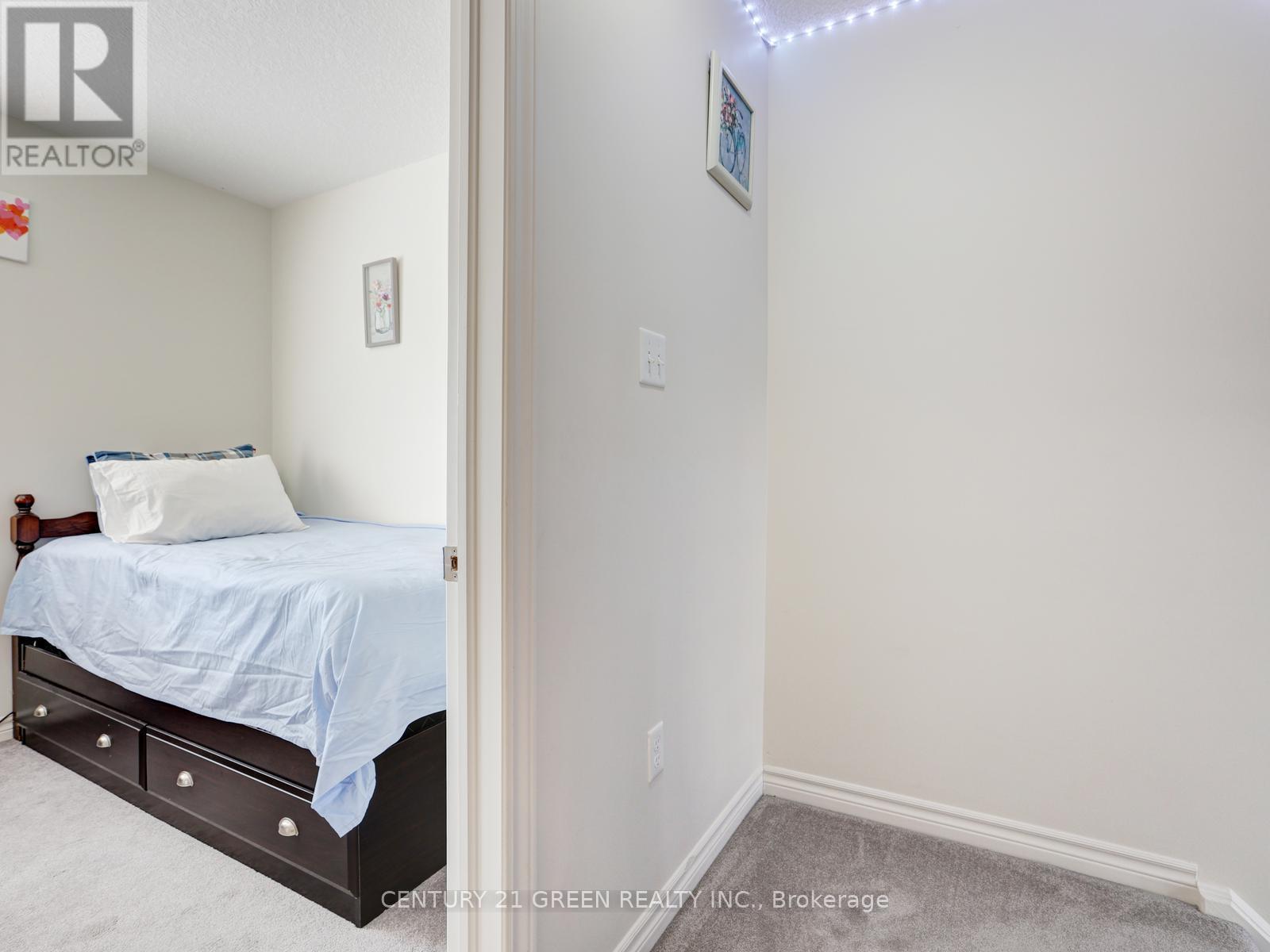 Photo 31 of 11 12 Poplar Drive, Cambridge ON
