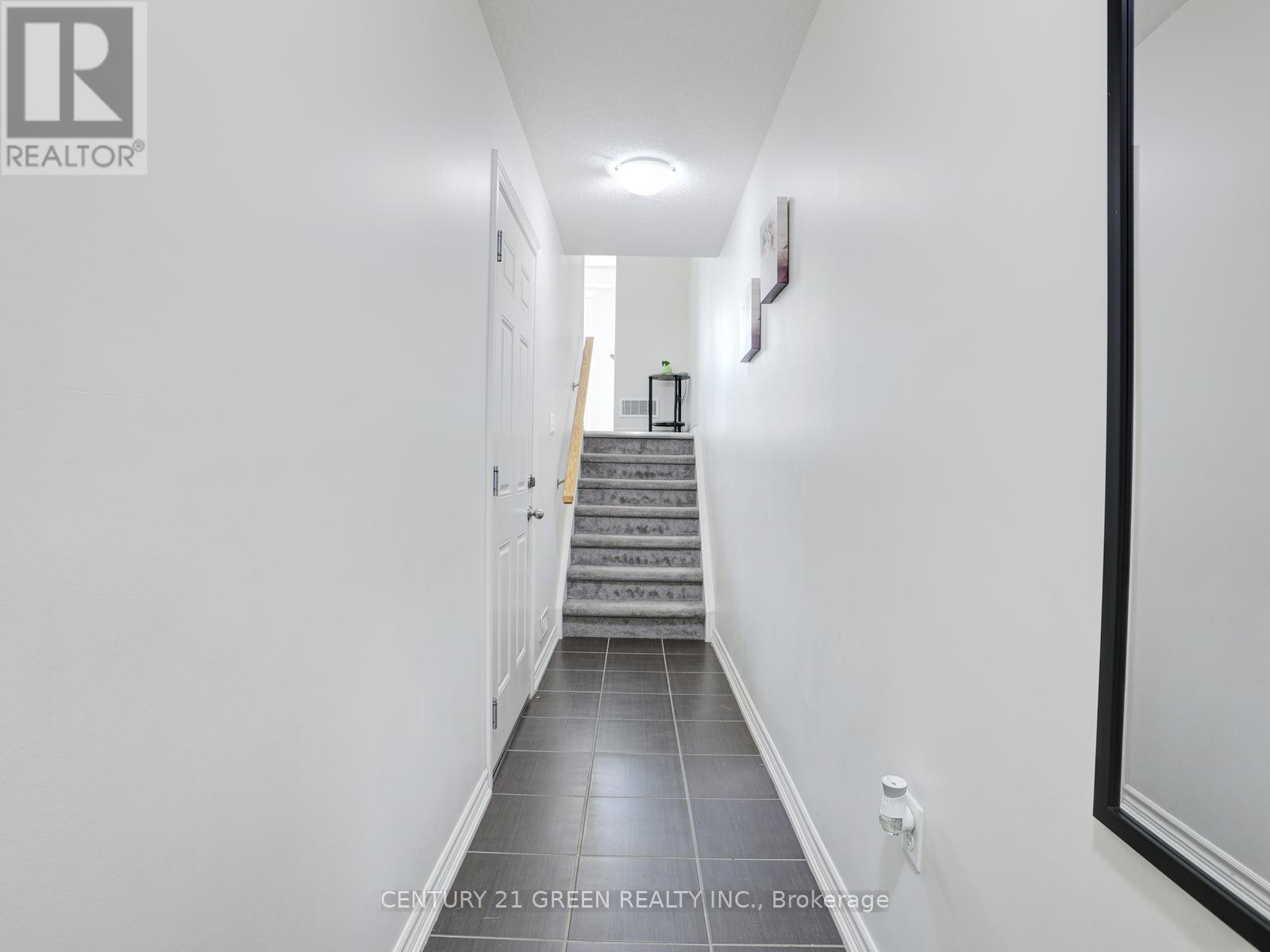 Photo 8 of 11 12 Poplar Drive, Cambridge ON