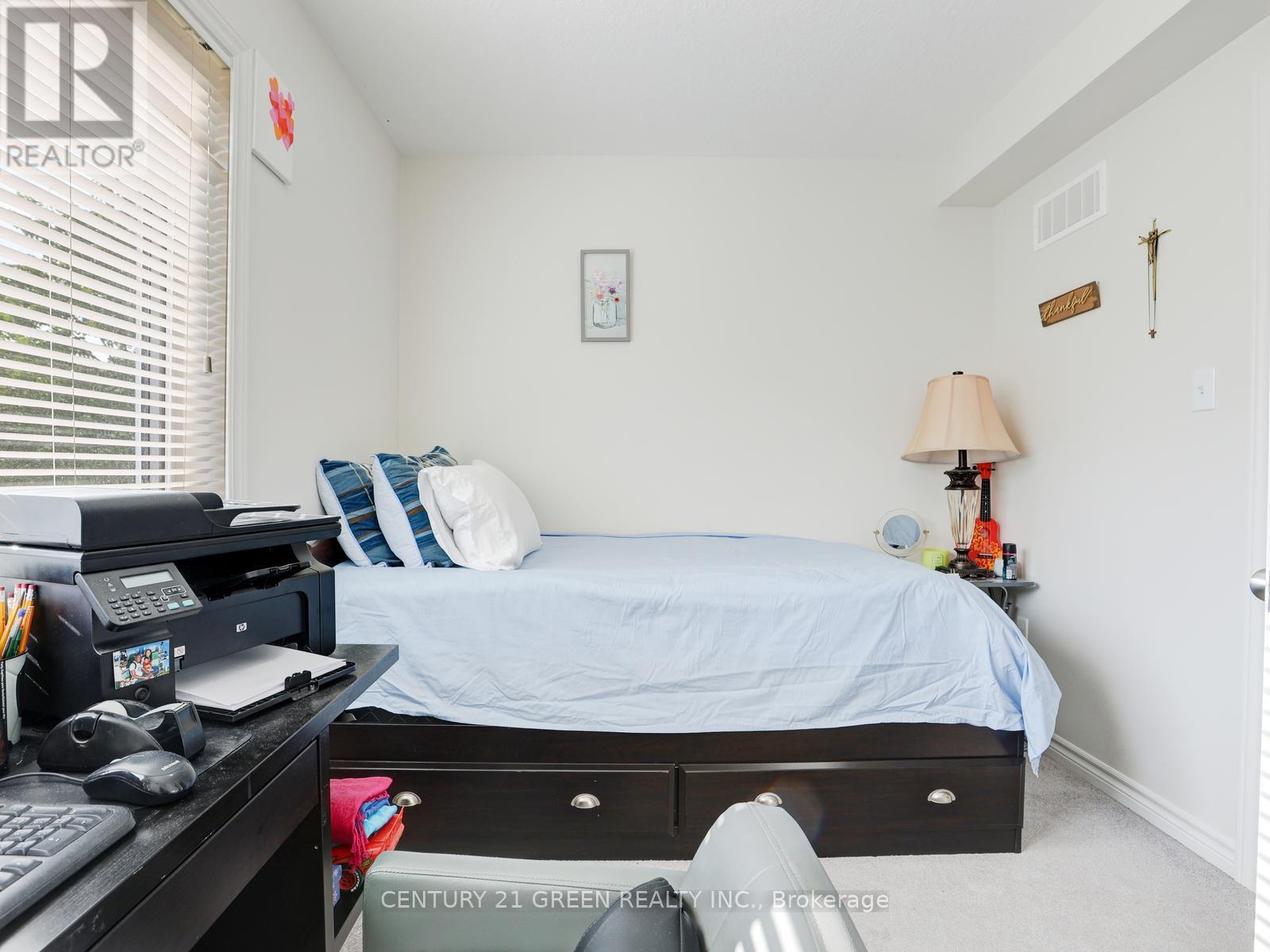 Photo 35 of 11 12 Poplar Drive, Cambridge ON