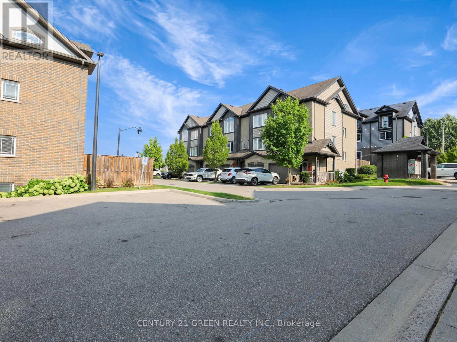 Photo 5 of 11 12 Poplar Drive, Cambridge ON