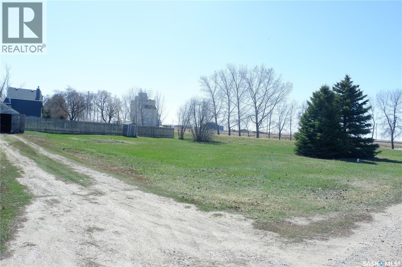 Photo 3 of 110 Railway Avenue E, Eyebrow SK