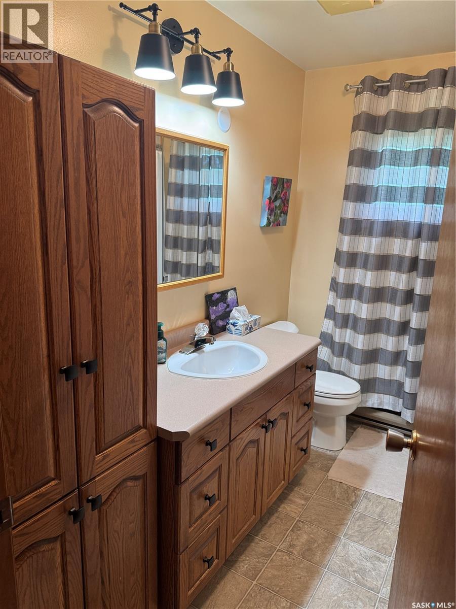 Photo 16 of 808 Potter Crescent, Good Spirit Lake SK
