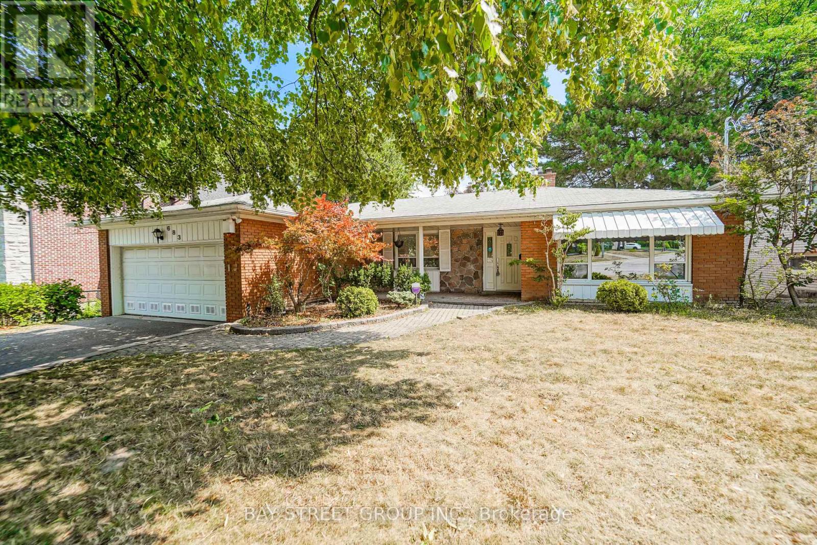 Photo 3 of 683 Conacher Drive, Toronto ON