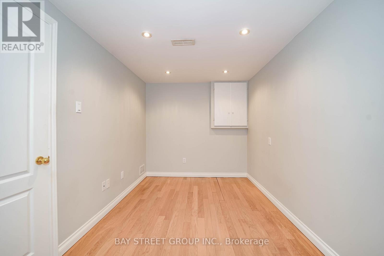 Photo 34 of 683 Conacher Drive, Toronto ON