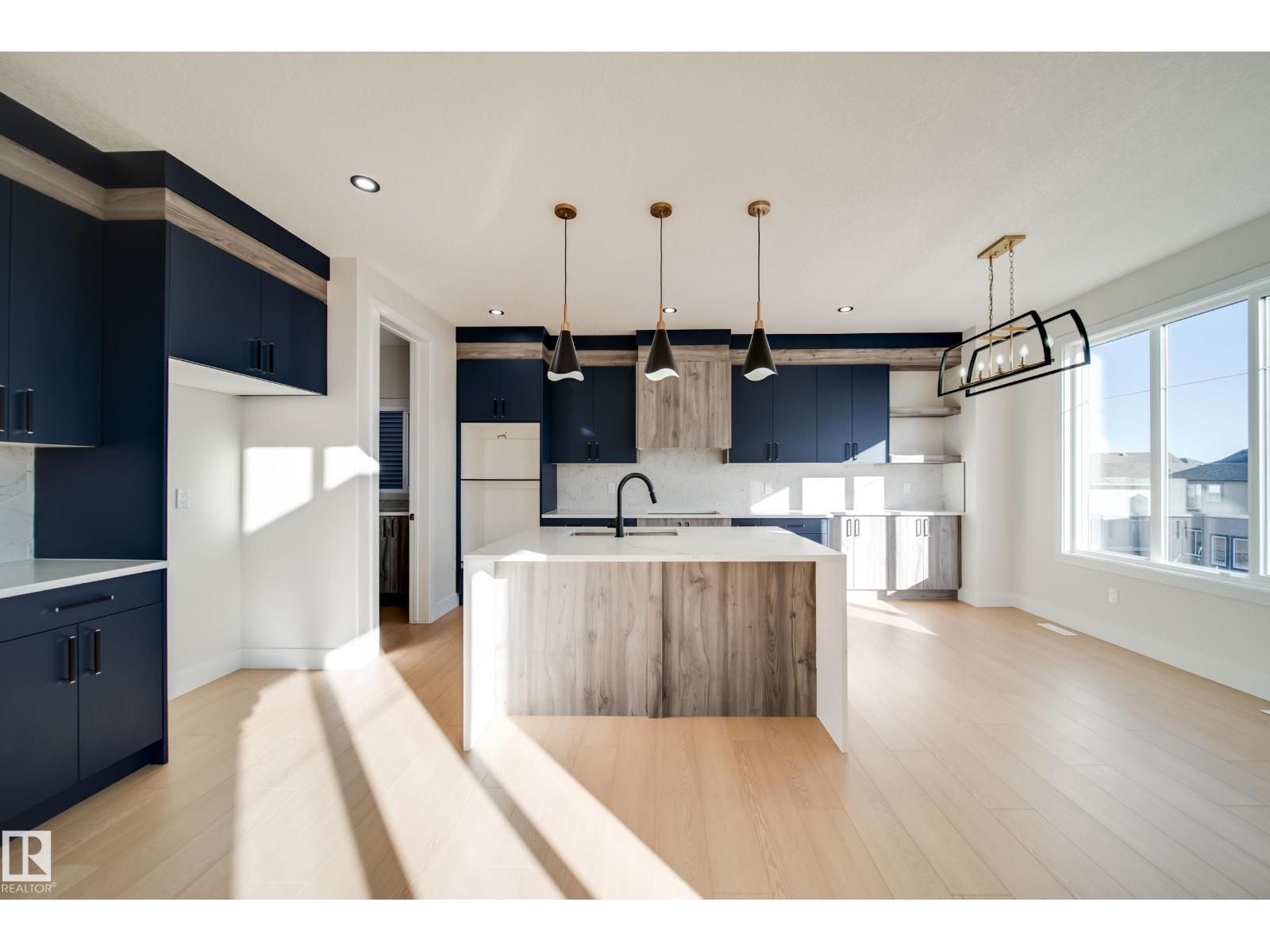 Photo 8 of 17047 45 St Nw, Edmonton AB