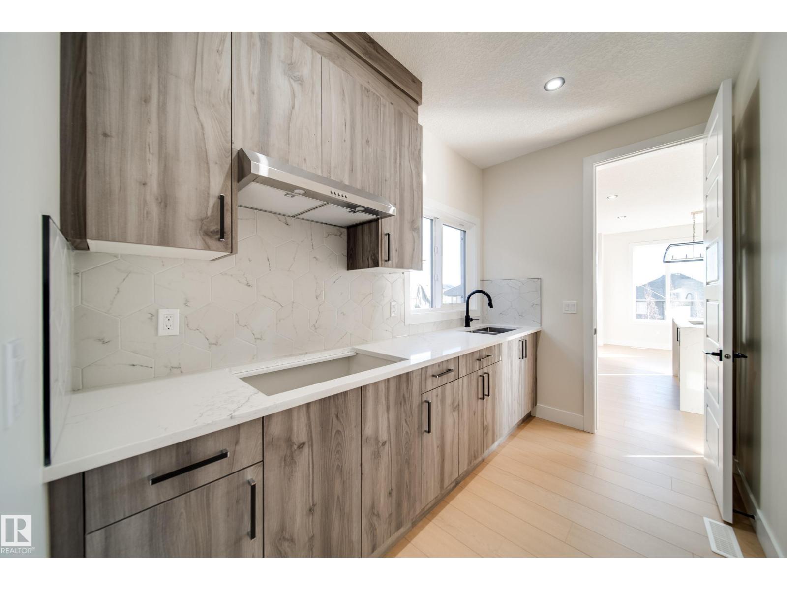 Photo 14 of 17047 45 St Nw, Edmonton AB