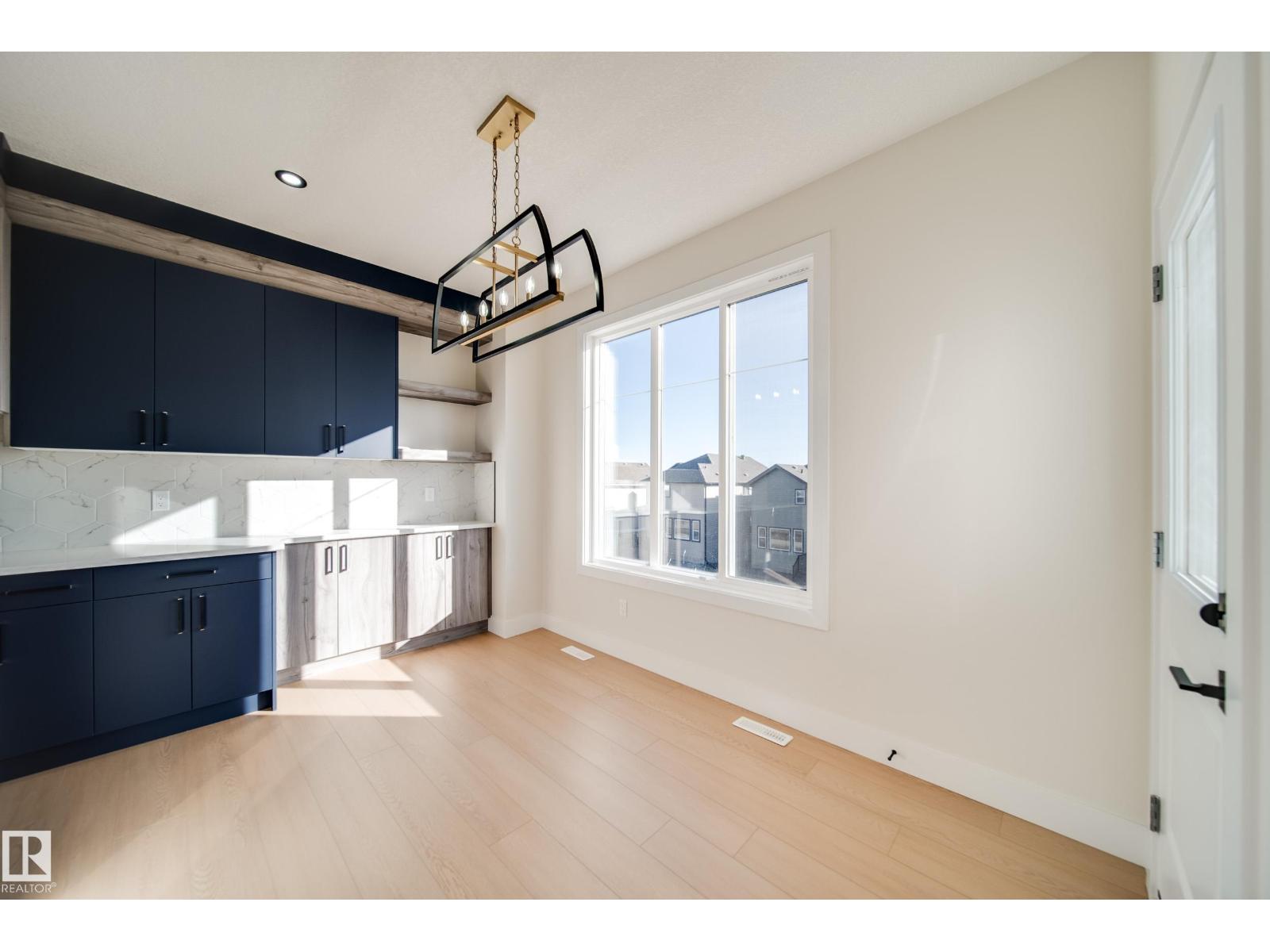 Photo 12 of 17047 45 St Nw, Edmonton AB