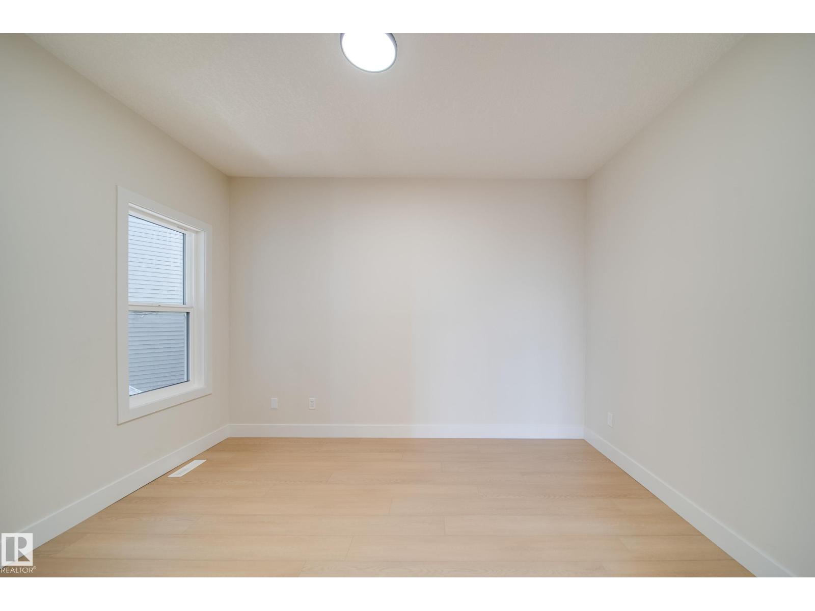 Photo 16 of 17047 45 St Nw, Edmonton AB