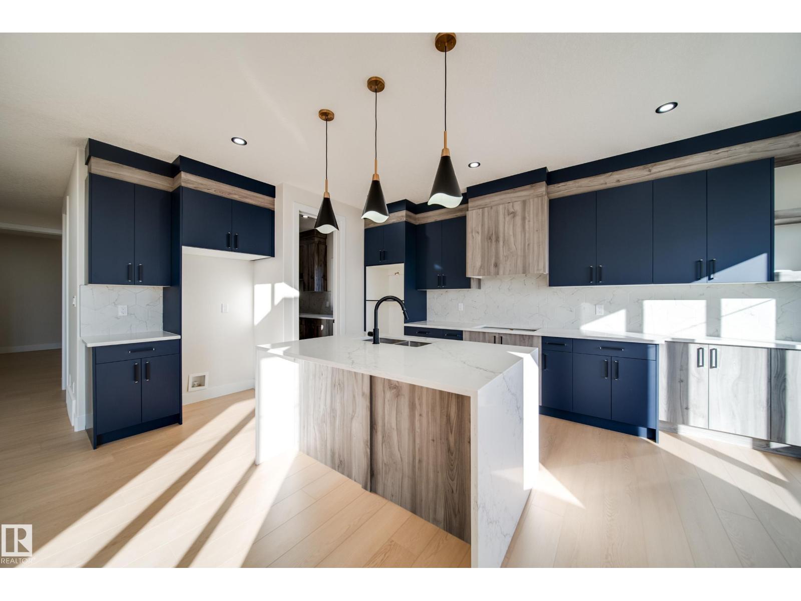 Photo 10 of 17047 45 St Nw, Edmonton AB