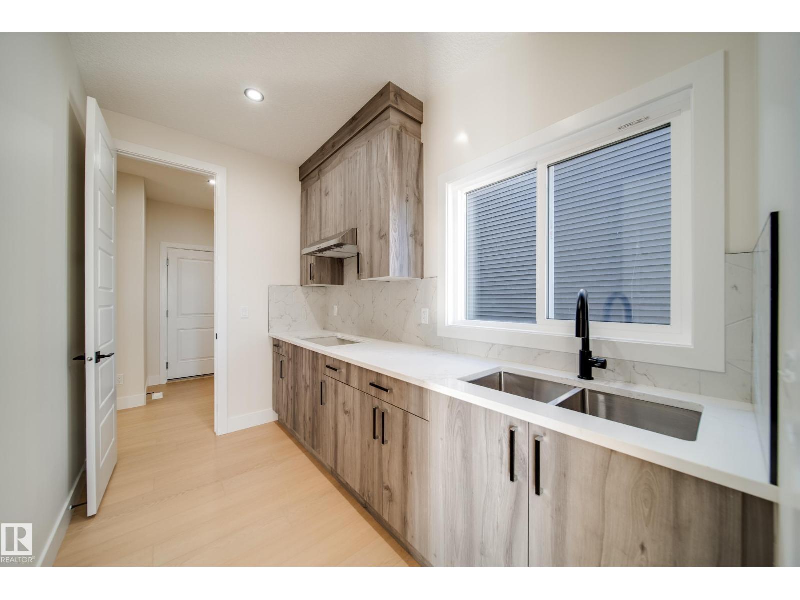 Photo 13 of 17047 45 St Nw, Edmonton AB
