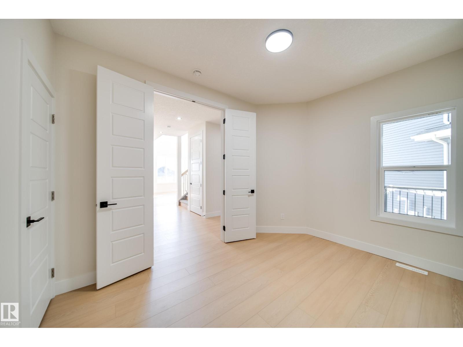 Photo 6 of 17047 45 St Nw, Edmonton AB