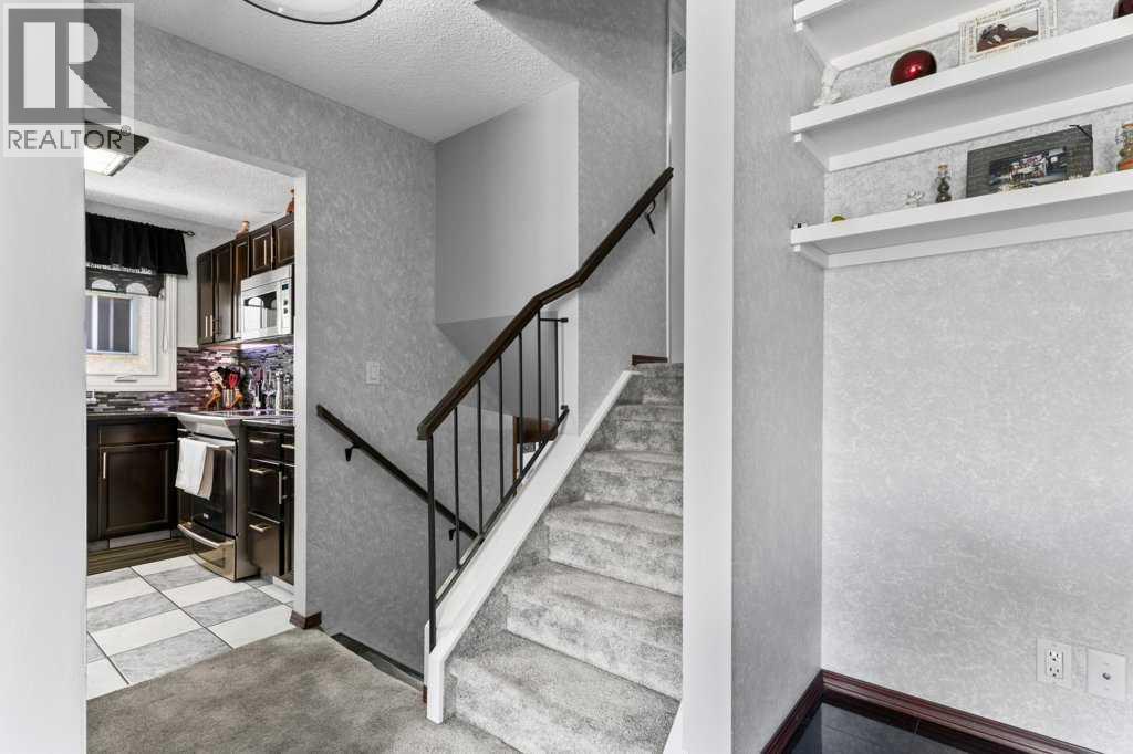 Photo 14 of 40 Beacham Rise Nw, Calgary AB