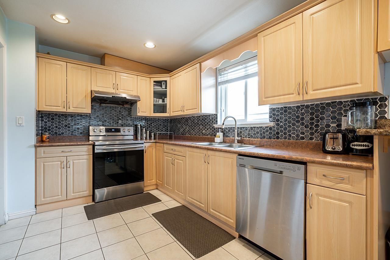 Photo 14 of 7366 144 A Street, Surrey BC