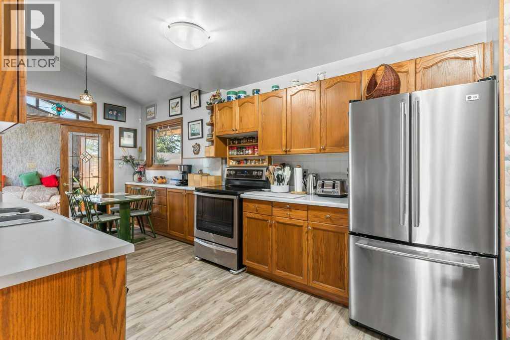 Photo 13 of 6920 Hunterbow Crescent Nw, Calgary AB