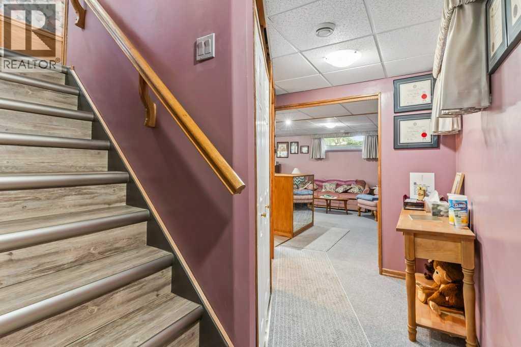 Photo 31 of 6920 Hunterbow Crescent Nw, Calgary AB