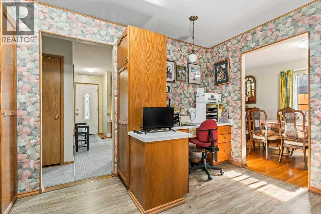 Photo 12 of 6920 Hunterbow Crescent Nw, Calgary AB