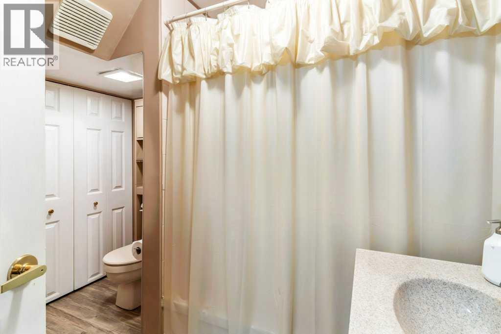 Photo 33 of 6920 Hunterbow Crescent Nw, Calgary AB
