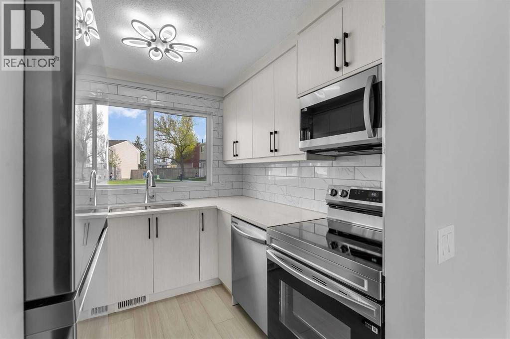 Single Family House for Sale in   Pensacola Crescent SE Penbrooke Meadows Calgary 
