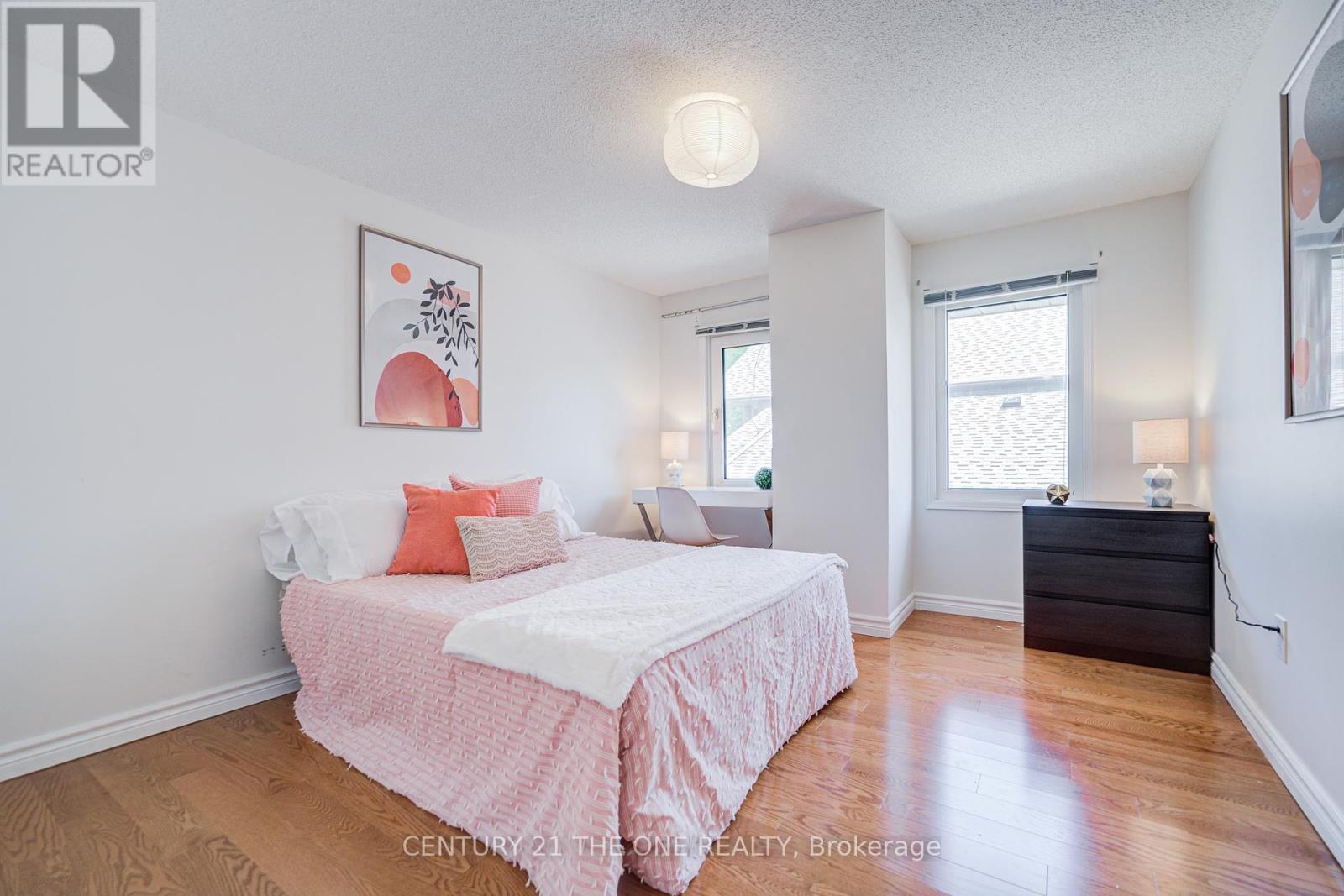 Photo 5 of 35 Ambleside Crescent, Markham ON