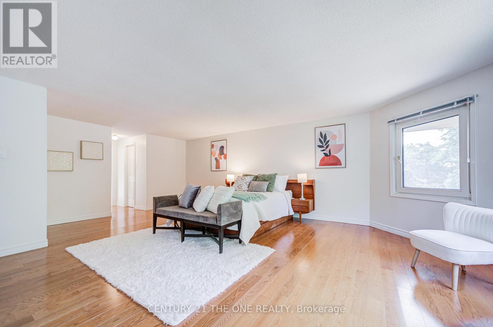 Photo 7 of 35 Ambleside Crescent, Markham ON