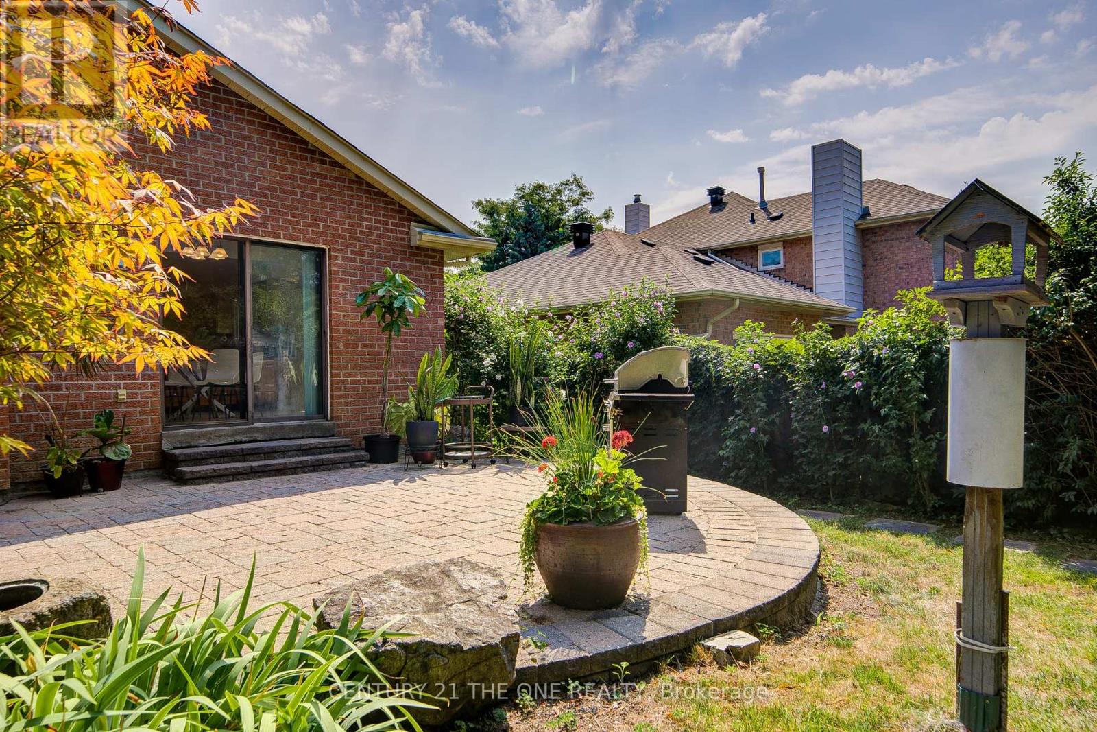 Photo 15 of 35 Ambleside Crescent, Markham ON