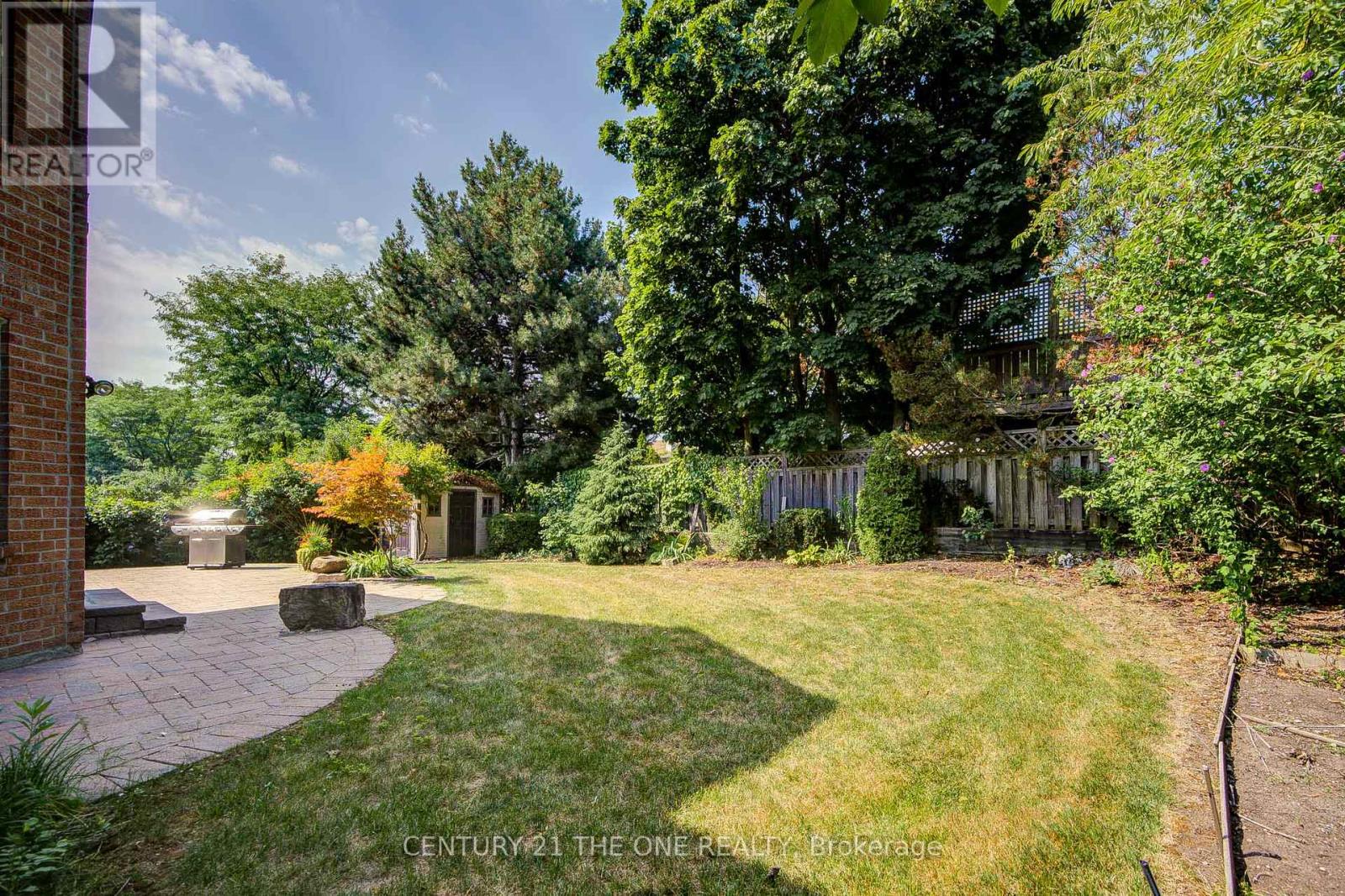 Photo 11 of 35 Ambleside Crescent, Markham ON