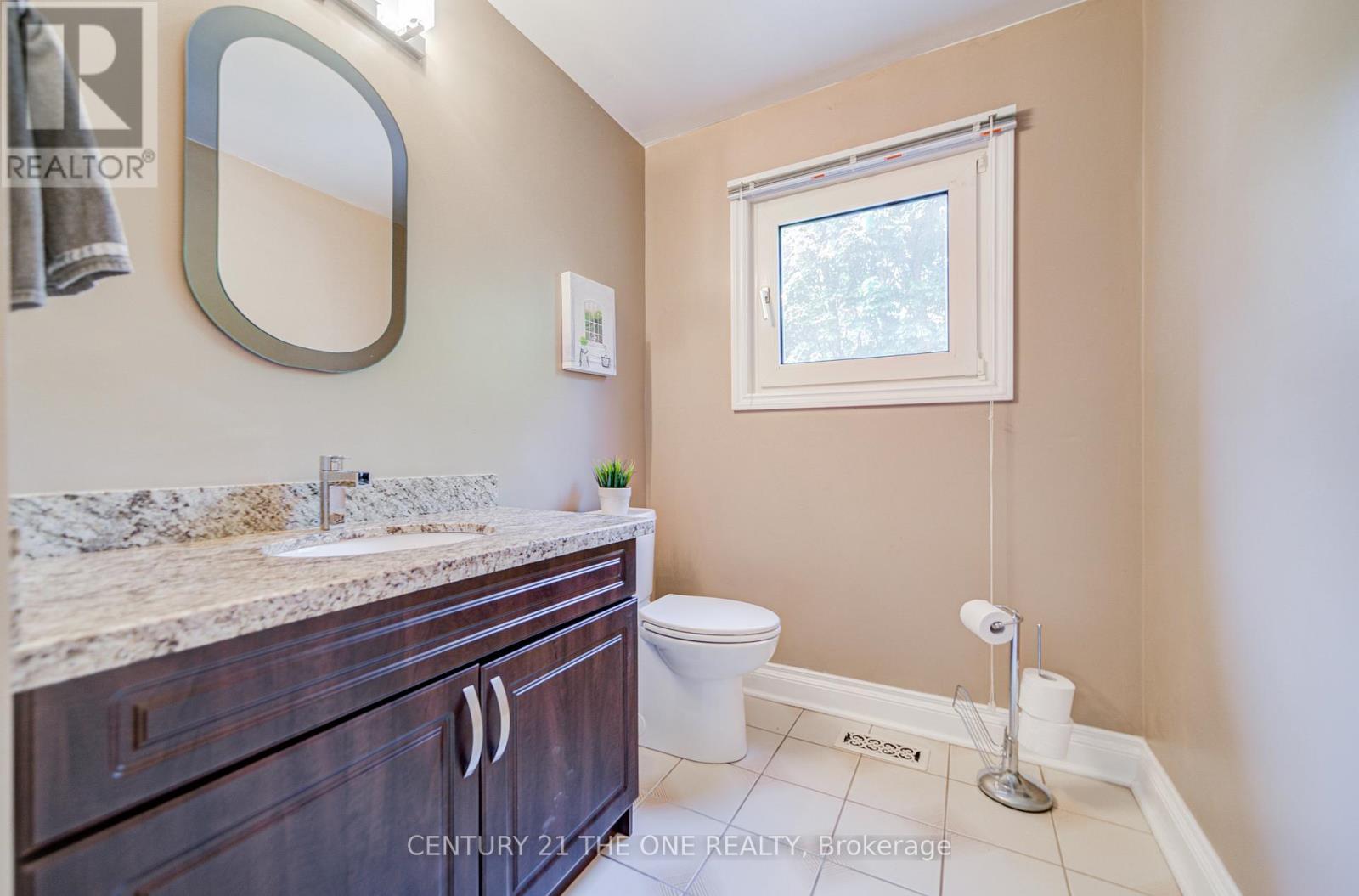 Photo 21 of 35 Ambleside Crescent, Markham ON