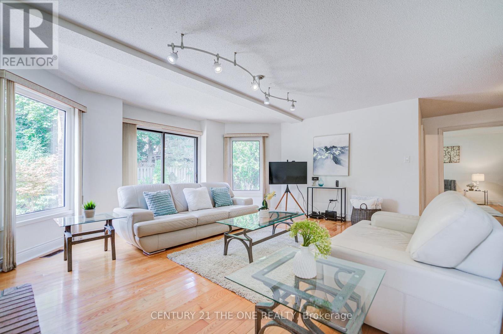 Photo 14 of 35 Ambleside Crescent, Markham ON
