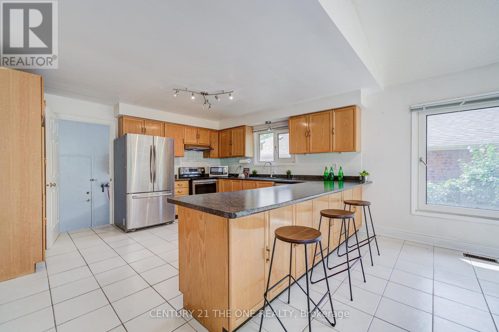 Photo 22 of 35 Ambleside Crescent, Markham ON