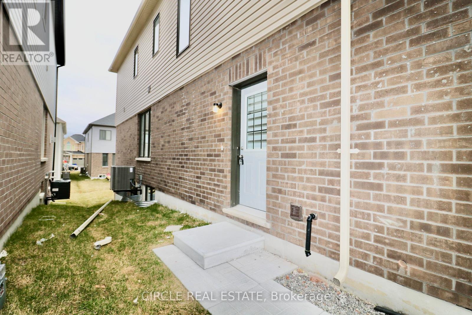 Photo 3 of Lower 40 Valleybrook Road, Barrie ON