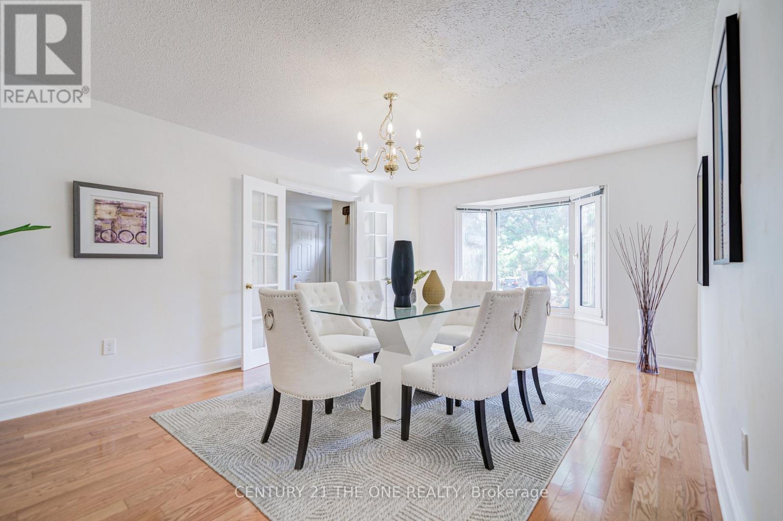 Photo 13 of 35 Ambleside Crescent, Markham ON