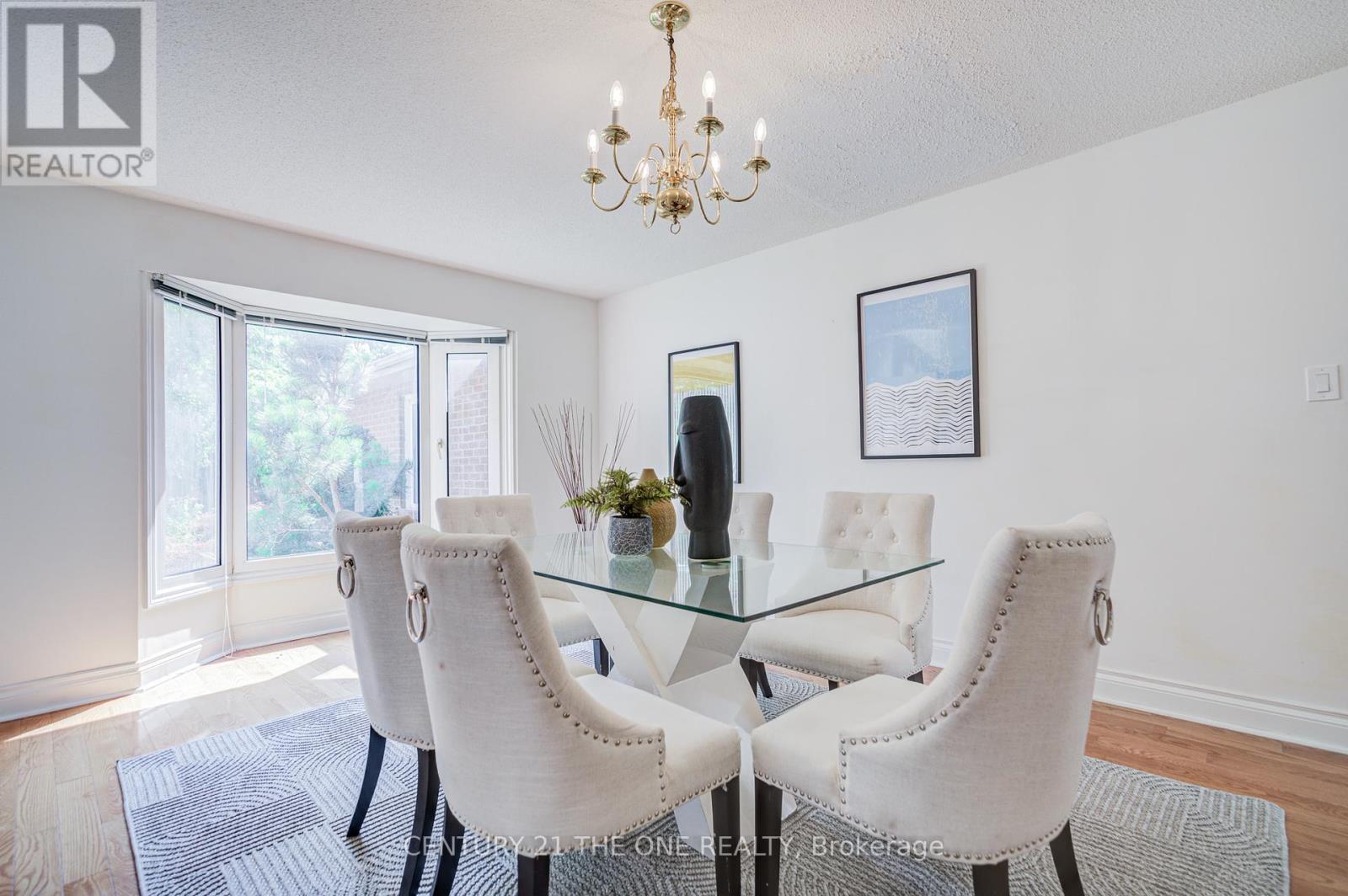 Photo 9 of 35 Ambleside Crescent, Markham ON