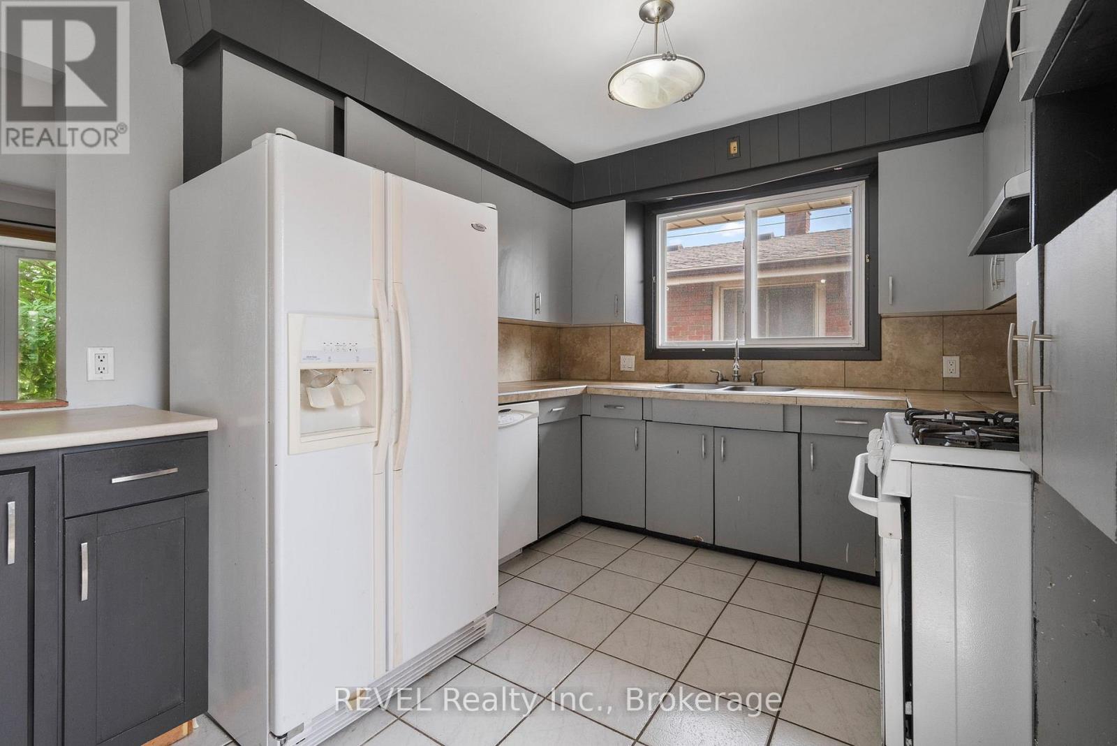 Photo 13 of 167 Wellington Street, Welland ON