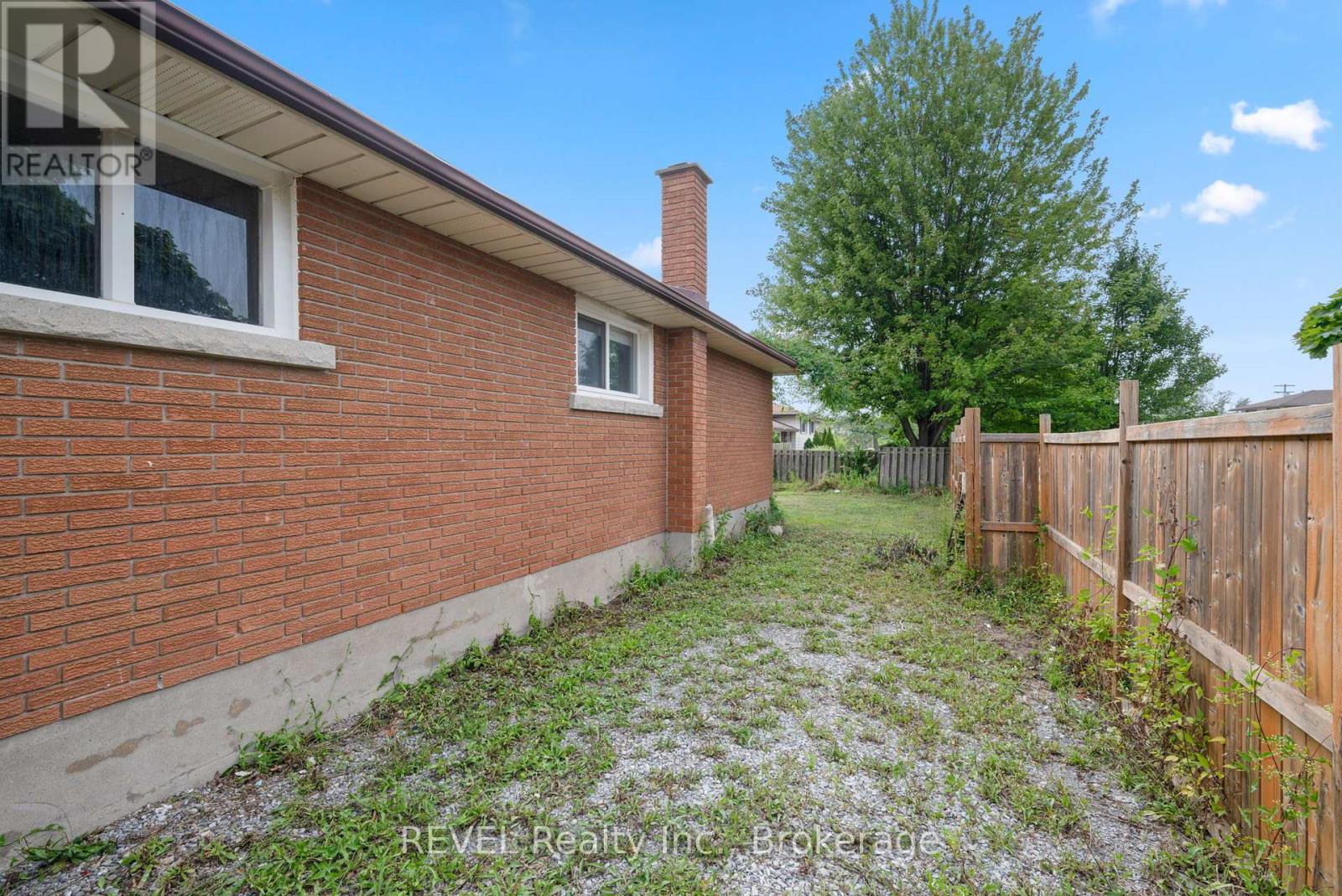 Photo 5 of 167 Wellington Street, Welland ON