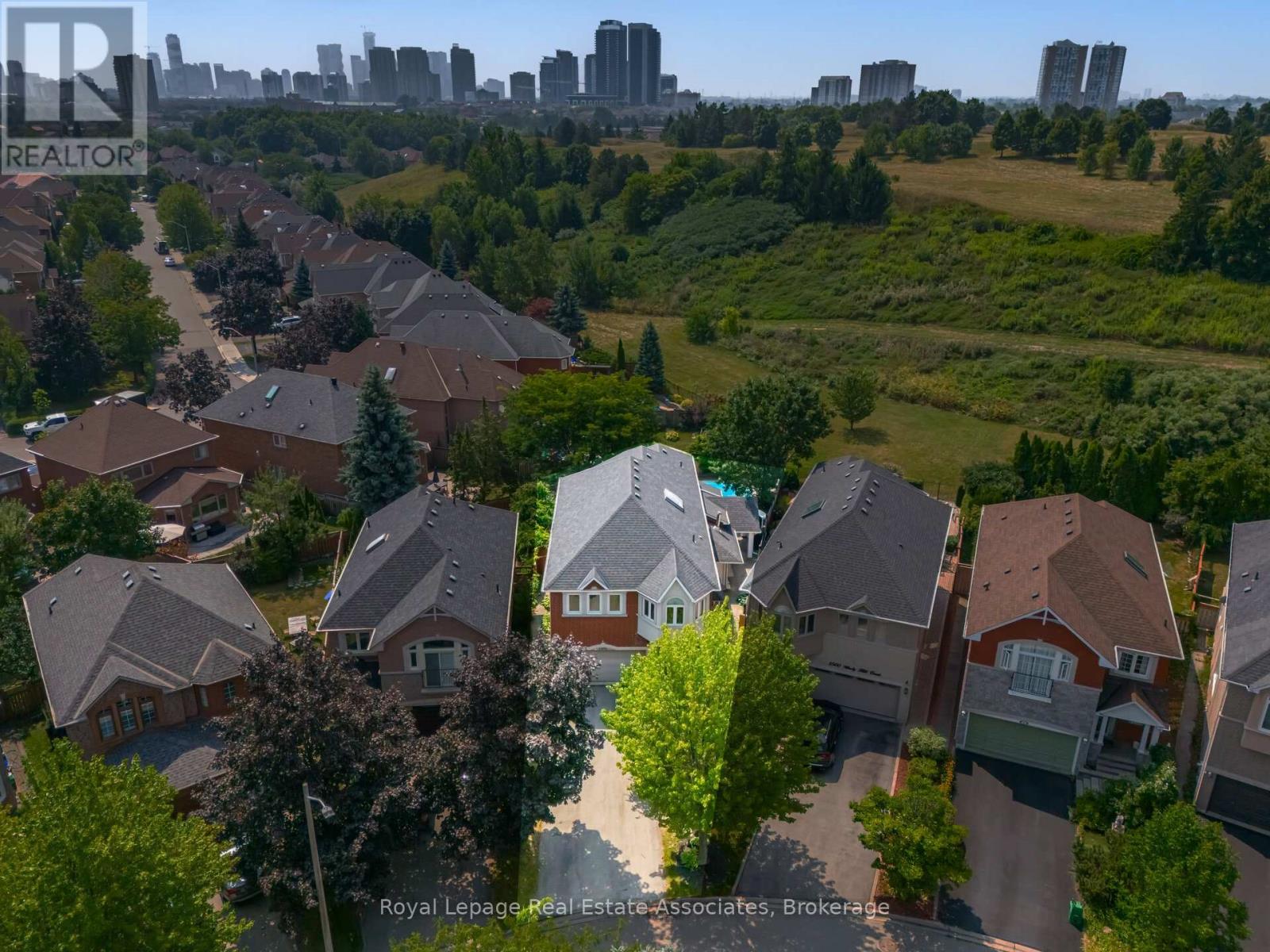 Photo 1 of 5496 Windy Hill Court, Mississauga ON