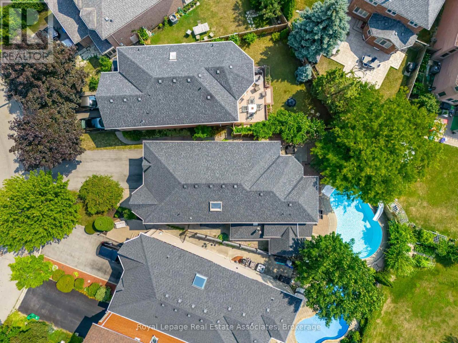 Photo 2 of 5496 Windy Hill Court, Mississauga ON